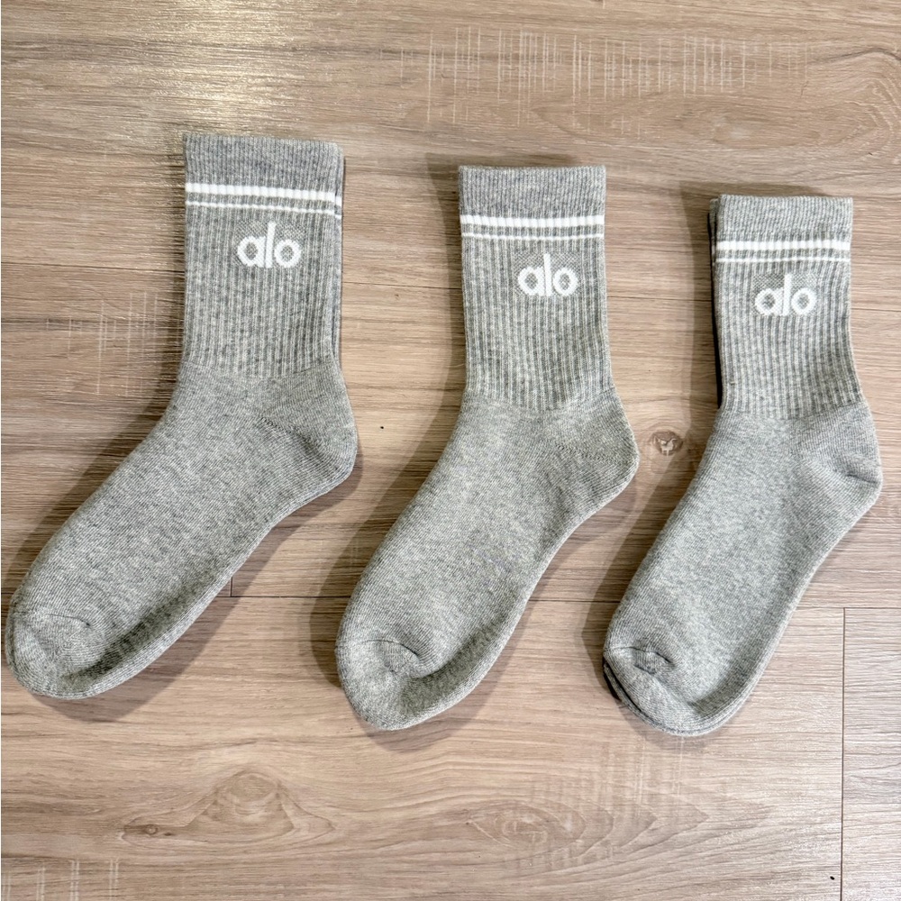 ALO Yoga Light Grey Crew Socks with White Logo - 3-Pack